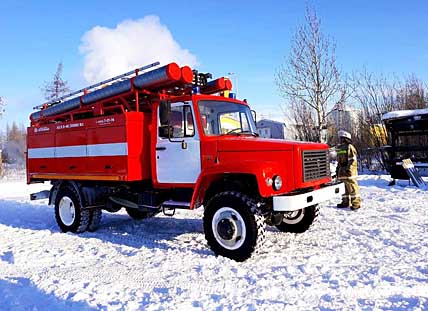 ОМОЛОН ОБЕСПЕЧИЛИ ПОЖАРНОЙ СПЕЦТЕХНИКОЙ 