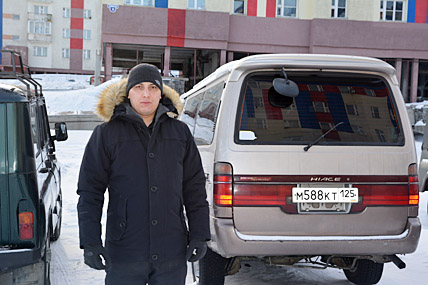 Рамиль Гусейнов во дворе на улице Южной, где всё и случилось.