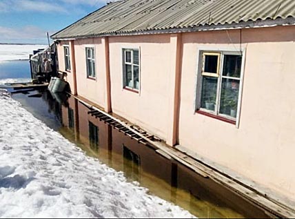 ВОДЕ ПОМОГЛИ ОТОЙТИ ОТ ДОМОВ