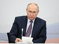 Владимир Путин поручил в 2024 году утвердить планы развития арктических городов