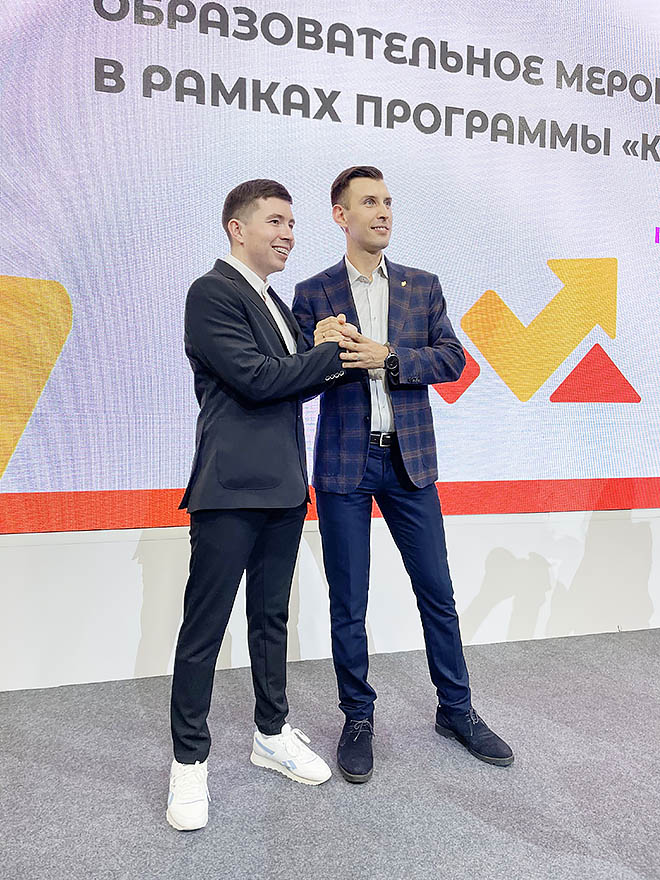 Дмитрий Валиев и председатель Российского союза сельской молодёжи, член Общественной палаты России Дмитрий Пекуровский в Мастерской управления «Сенеж». ФОТО: ИЗ АРХИВА ДМИТРИЯ ВАЛИЕВА Дмитрий Валиев и председатель Российского союза сельской молодёжи, член Общественной палаты России Дмитрий Пекуровский в Мастерской управления «Сенеж». ФОТО: ИЗ АРХИВА ДМИТРИЯ ВАЛИЕВА
