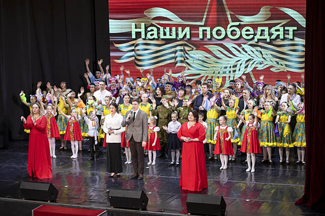 Выступившие на концерте в Анадыре артисты подготовили очень интересную и по-настоящему патриотическую программу. Выступившие на концерте в Анадыре артисты подготовили очень интересную и по-настоящему патриотическую программу.