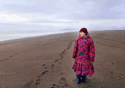 В последние годы Айнана каждое лето выезжала к морю, в места своего детства. Она очень любила эти поездки и ждала их. ФОТО: ИЗ АРХИВА МАРИИ КАРНАУХОВОЙ