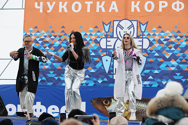Гвоздём концертной программы «Корфеста» стала популярная в 2000-е годы группа «Краски». Гвоздём концертной программы «Корфеста» стала популярная в 2000-е годы группа «Краски».