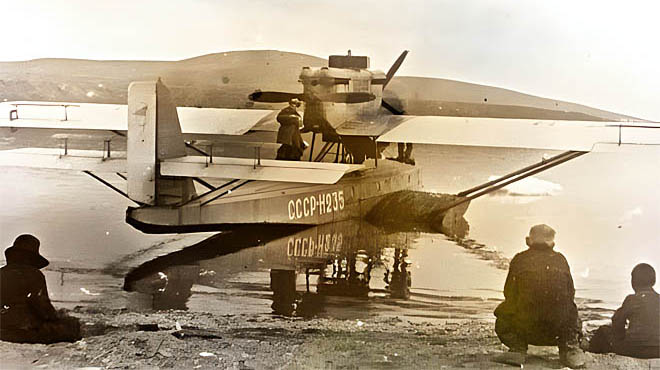 Всего осенью 1939 года с парохода «Анадырь» на берег сошли 24человека, а непосредственно на остров Врангеля они попали с мыса Шмидта на небольшом гидро- самолёте. Всего осенью 1939 года с парохода «Анадырь» на берег сошли 24человека, а непосредственно на остров Врангеля они попали с мыса Шмидта на небольшом гидро- самолёте.