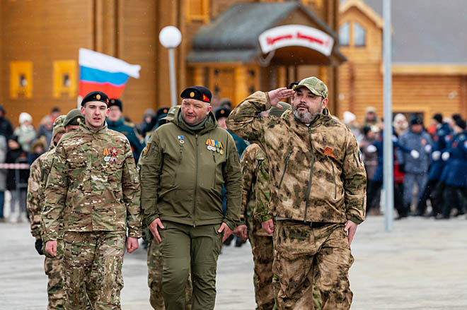 Ветераны специальной военной операции в этом году впервые промаршировали 9 мая в столице Чукотки в составе сводного парадного расчёта. ФОТО: ЗЕМФИРА АЗАМАТОВА Ветераны специальной военной операции в этом году впервые промаршировали 9 мая в столице Чукотки в составе сводного парадного расчёта. ФОТО: ЗЕМФИРА АЗАМАТОВА