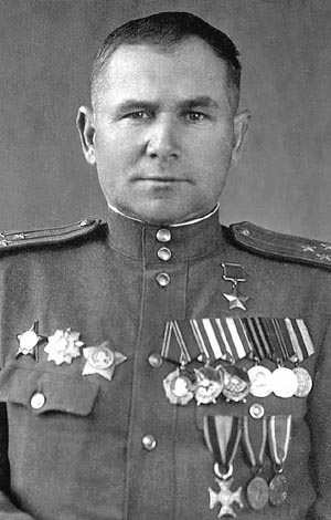 Командир 756-го полка 150-й Идрицкой стрелковой дивизии Герой Советского Союза Фёдор Зинченко оставил после себя мемуары, где особо отмечает умелые и решительные действия сержанта Лотошкина не только при штурме рейхстага, но и при форсировании моста через реку Шпрее, а также при взятии «дома Гиммлера» (министерство внутренних дел и канцелярия рейхсфюрера). Командир 756-го полка 150-й Идрицкой стрелковой дивизии Герой Советского Союза Фёдор Зинченко оставил после себя мемуары, где особо отмечает умелые и решительные действия сержанта Лотошкина не только при штурме рейхстага, но и при форсировании моста через реку Шпрее, а также при взятии «дома Гиммлера» (министерство внутренних дел и канцелярия рейхсфюрера).