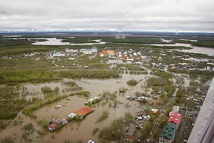 БОЛЬШУЮ ВОДУ СМЕНИТ ОГОНЬ