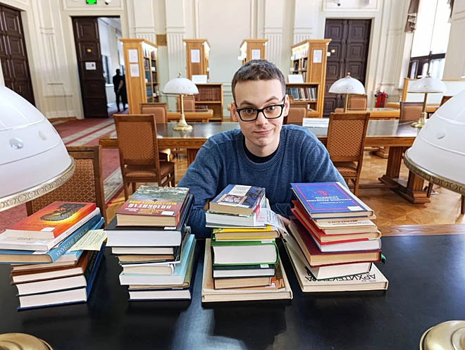 Наш Артур прошёл в финал!