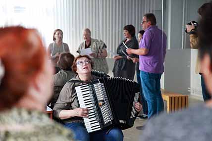 «СТАНЬ, МОЛОТТИК, ПОДБОДРИСЬ…»