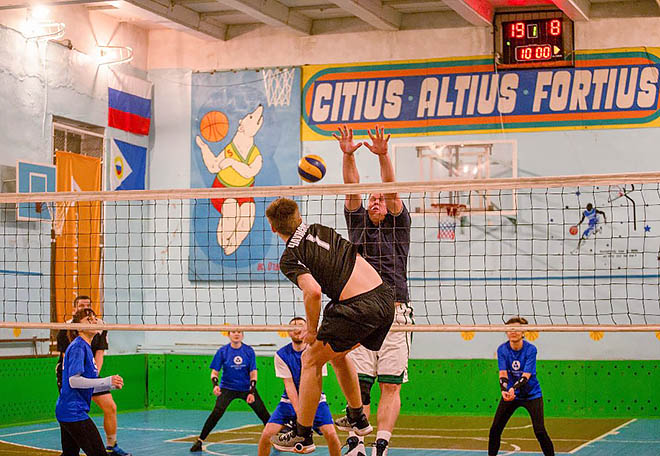 По формуле «три плюс три»