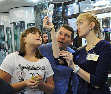 ЗА ОТКРЫТОЙ ДВЕРЬЮ БАНКА