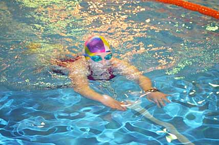 В БАССЕЙНЕ ТОЛЬКО ВЗРОСЛЫЕ