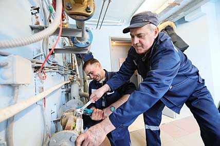 УПРАВЛЯЮЩИЕ И ЭКСПЛУАТИРУЮЩИЕ