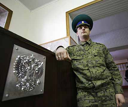 ИНОСТРАНЦАМ ПРЕДЛАГАЮТ СОКРАТИТЬ СРОК