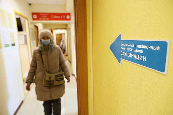 В округе ужесточают требования по вакцинации и ограничения из-за обострения ситуации по COVID-19