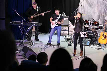 ЁЛКА В РОКОВОМ СТИЛЕ