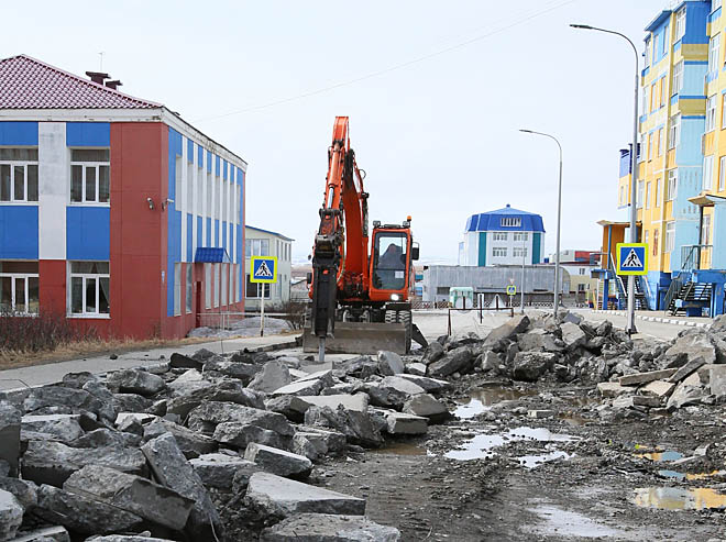 В Анадыре приступили к ремонту первого участка дороги в рамках нацпроекта «Безопасные и качественные дороги»