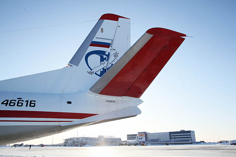 Правительство округа закрепило льготу на авиаперелёты в регионе для детей от 2 до 12 лет