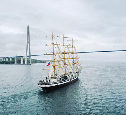 Фрегат «Паллада» взял курс на север