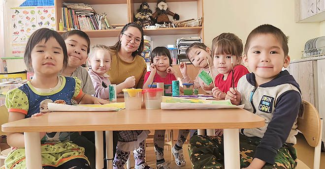 В Снежном родилась, здесь и пригодилась