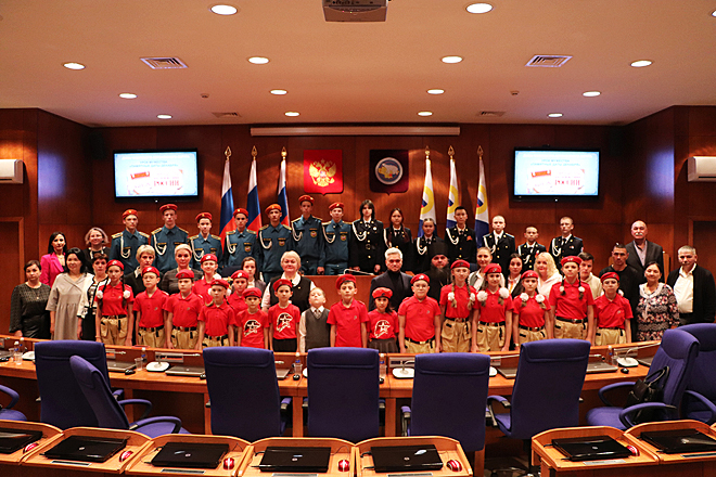 С героями – о героях