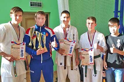 ЧЕТЫРЕ МЕДАЛИ НА ЧЕТВЕРЫХ