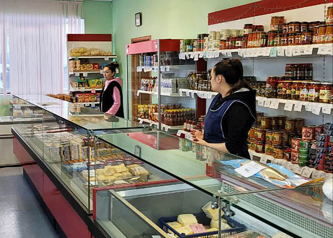 Продукты к новогоднему столу доставили в сёла Анадырского района вездеходами и вертолётами