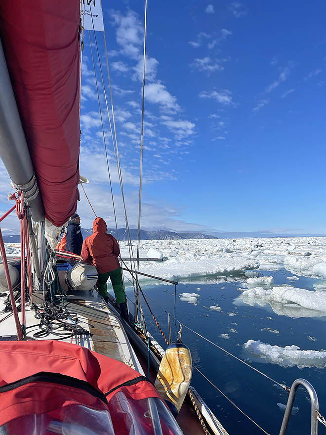 Дорогу преградили льды