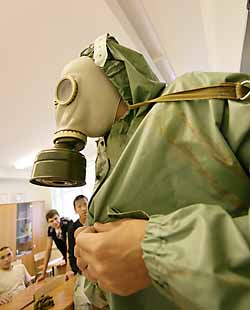 УЧАТСЯ ЗАЩИЩАТЬ РОДИНУ