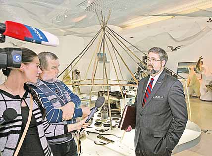 ГЕНКОНСУЛ США ЗНАКОМИТСЯ С ЧУКОТКОЙ