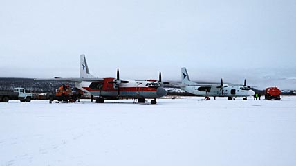 КРЫЛОМ ПОДАТЬ  ДО МАГАДАНА