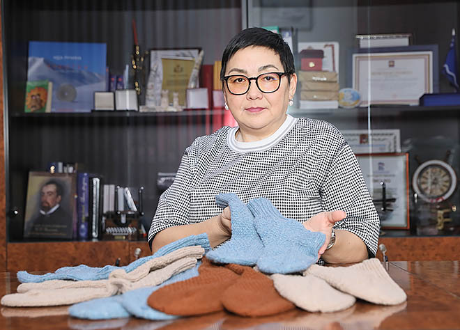 Она Vяжет нашим