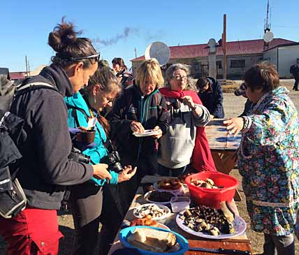 ИНОСТРАНЦЫ СОШЛИ НА БЕРЕГ