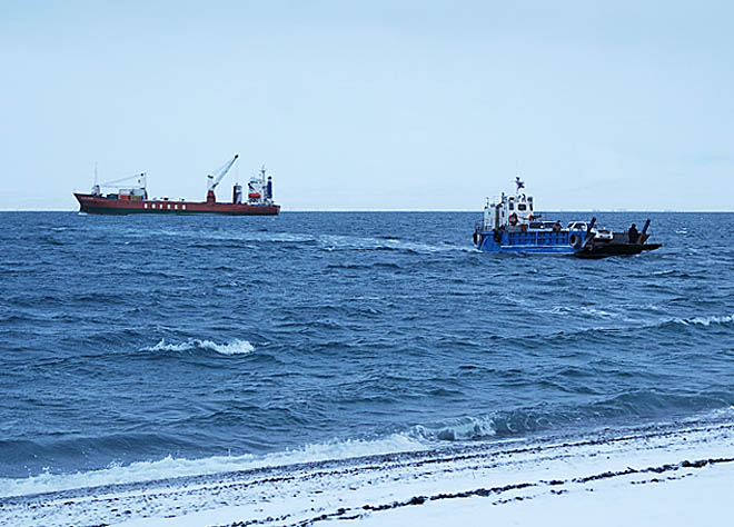 С продуктами и горючим