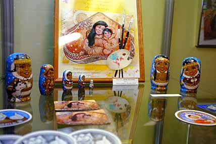 РУССКАЯ МАТРЁШКА С ЧУКОТСКИМ ЛИЦОМ