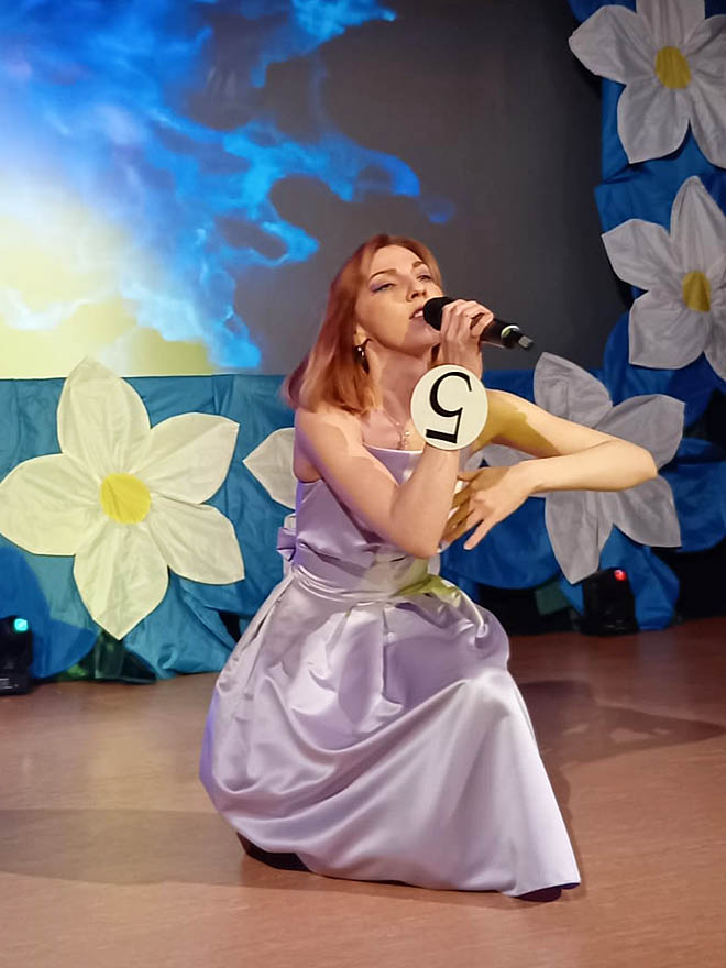 Девушки разобрались на сцене