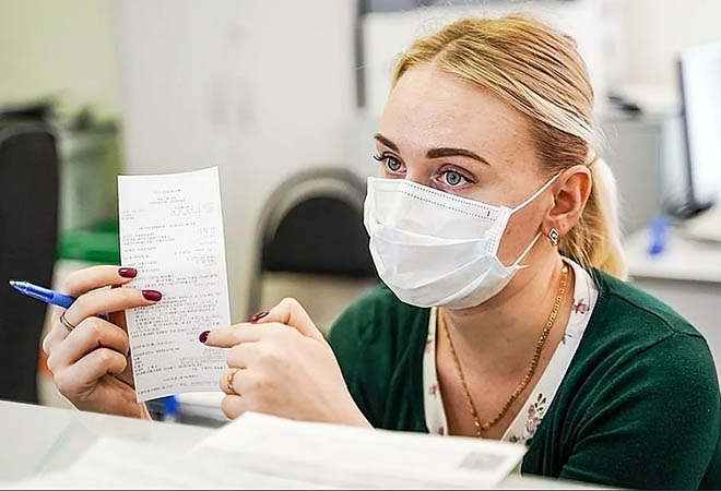 Несмотря на двукратное снижение в округе заболеваемости ковидом, эпидограничения продолжают действовать