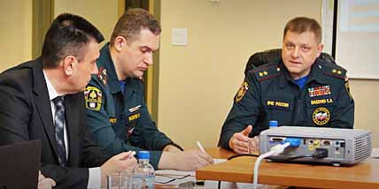ПРОШЛИСЬ С ГЕНЕРАЛОМ ПО «УЗКИМ» МЕСТАМ