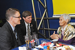 ДИПЛОМАТ, ПОЛНЫЙ ВПЕЧАТЛЕНИЙ