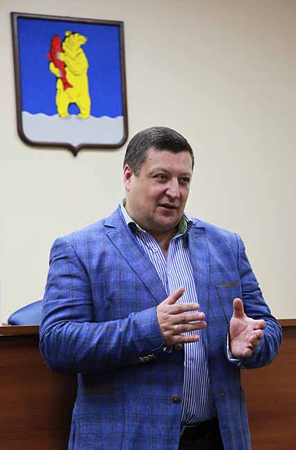 «ПРИХОДИТСЯ ДЕРЖАТЬ РУКУ НА ПУЛЬСЕ»