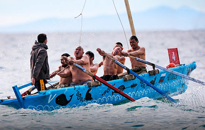 В байдаре ровно семеро