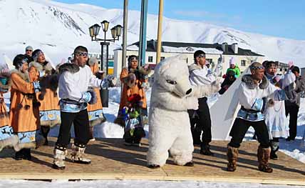В ЦЕНТРЕ ВСЕЛЕННОЙ БЕЛОГО МЕДВЕДЯ