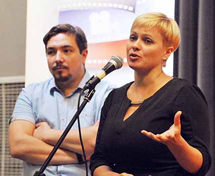 В КИНО  НАДО НЕ ЕСТЬ,  А ДУМАТЬ