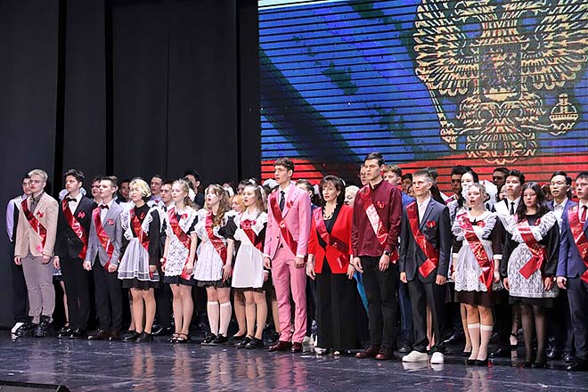 Для 380 выпускников Чукотки в этом году звучит последний звонок и начинается череда сдачи ЕГЭ
