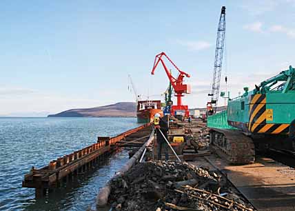 НА ПРИЧАЛАХ КИПИТ РЕКОНСТРУКЦИЯ