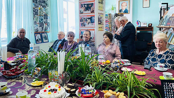 К ветеранам пришли в канун Дня Победы пришли с поздравлениями и подарками во всех районах Чукотского АО