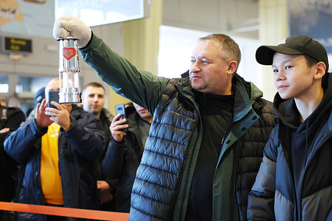 Победители Всероссийского форума «Родные – Любимые» доставили на Чукотку огонь, символизирующий Год семьи