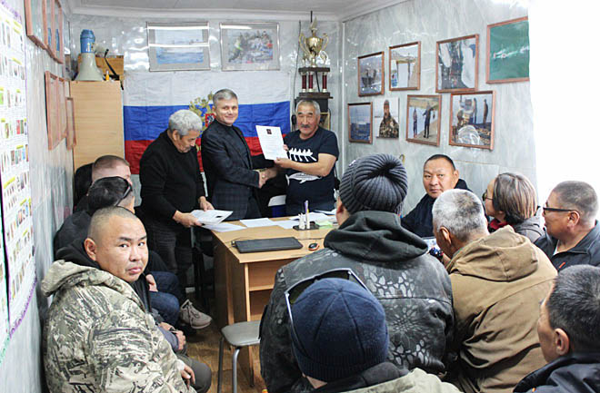 Награды передал на месте