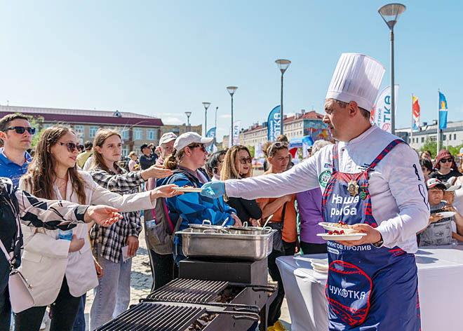 Накормили нашей рыбой